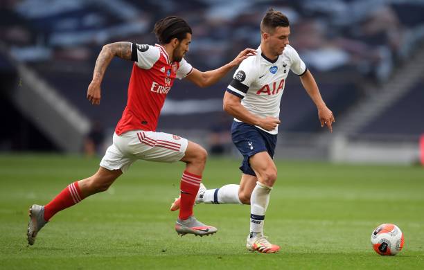 表现出了令 表现出了令